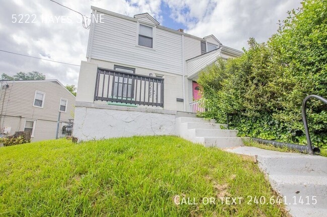 Building Photo - 5222 Hayes St NE