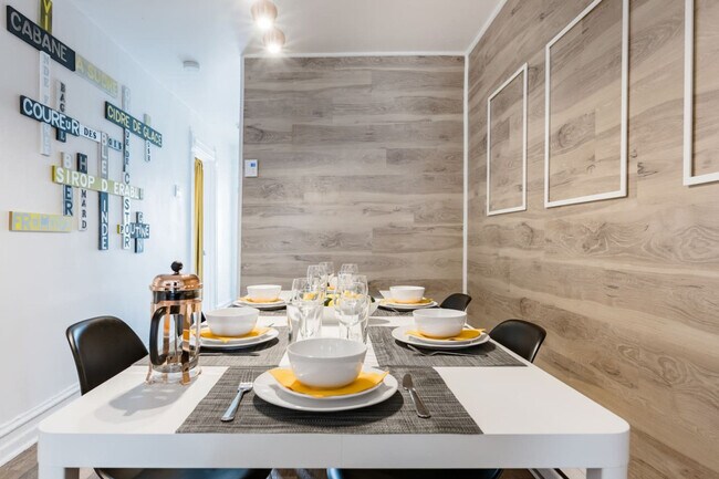 Photo - 4631 Rue Ontario E Unit ID1061577P