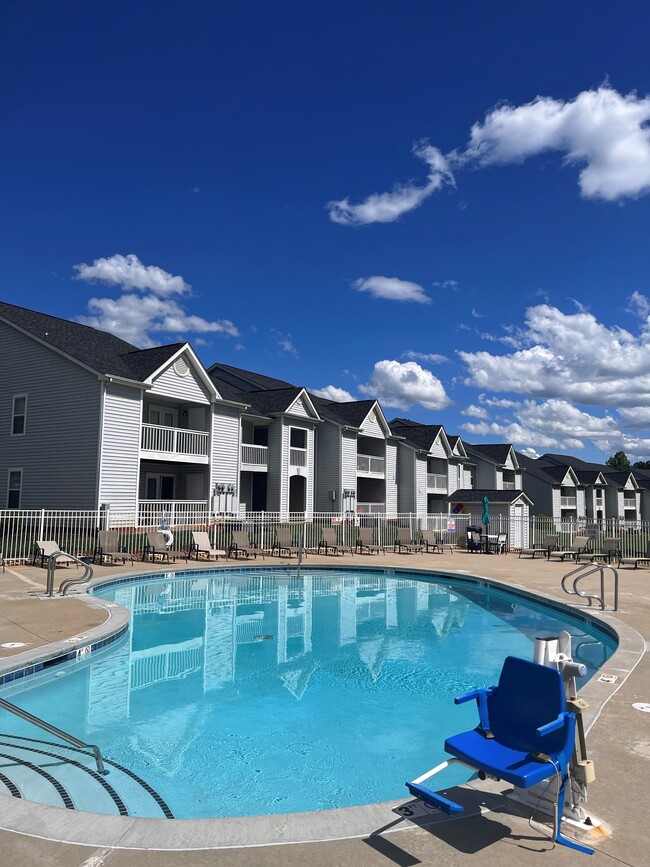 Saltwater pool - Brentwood Chase Rental