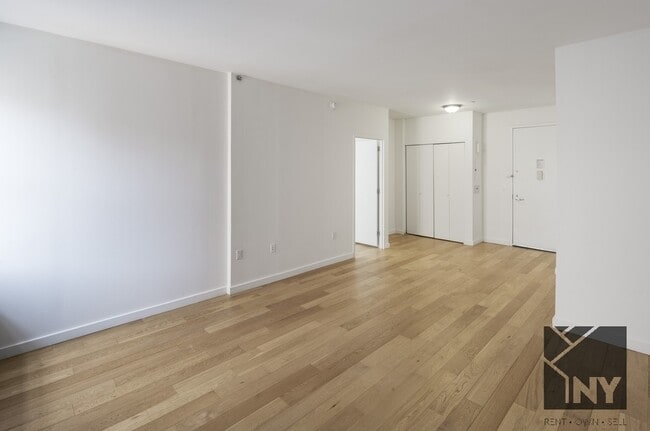 Photo - 225 Rector Pl Unit 22V