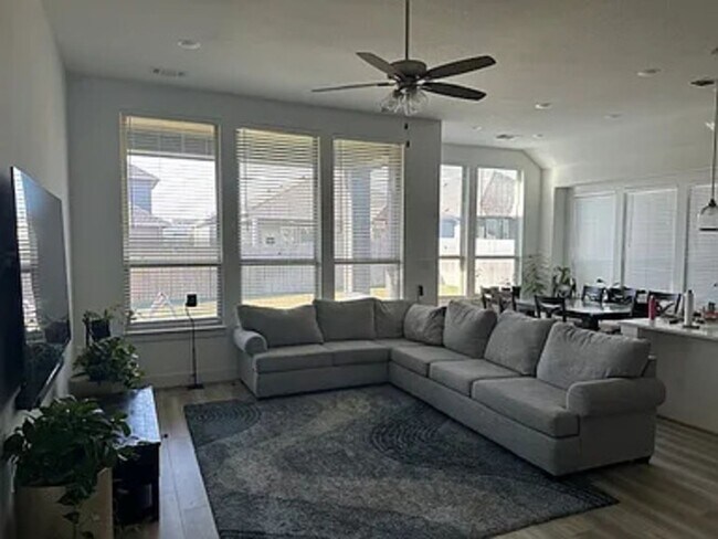 Photo - 1007 Simmental Loop