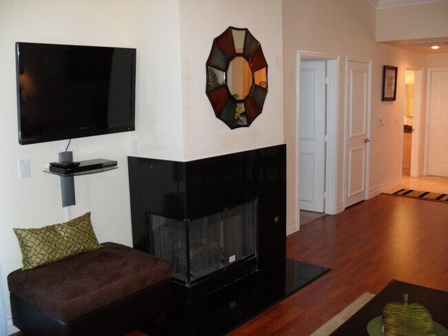 Photo - Meridian Upgraded Top Floor 1 Bed | 1 Bath Unit (Vinyl Flooring in Bedroom Area)