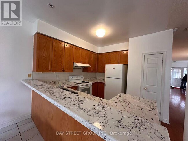 Photo - 70 Warren Bradley St