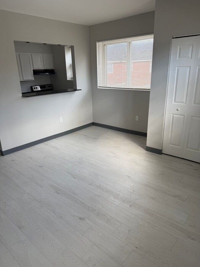 Mayflower Apartments - Mayflower Apartments Unit Apt 830E