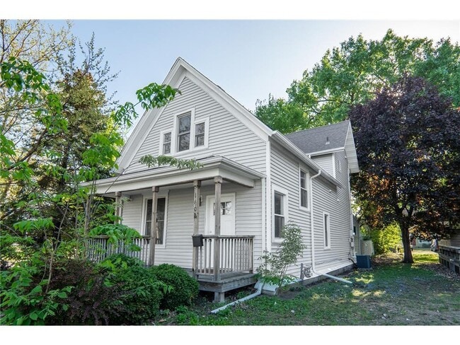 Photo - 1602 Johnson St NE