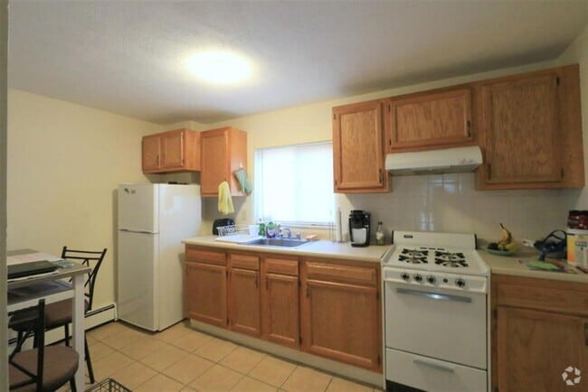 Building Photo - 108 Pine St Unit 3 Rental