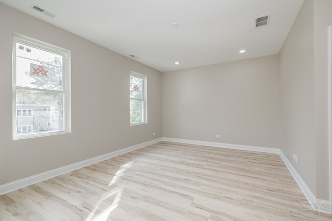 Photo - 721 N Hamlin Ave