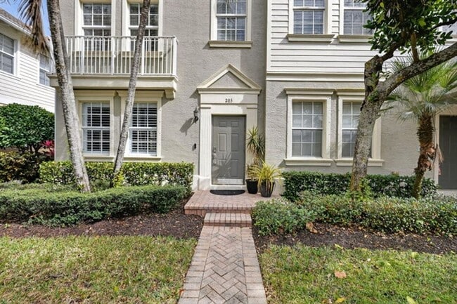 Photo - 203 E Thatch Palm Cir