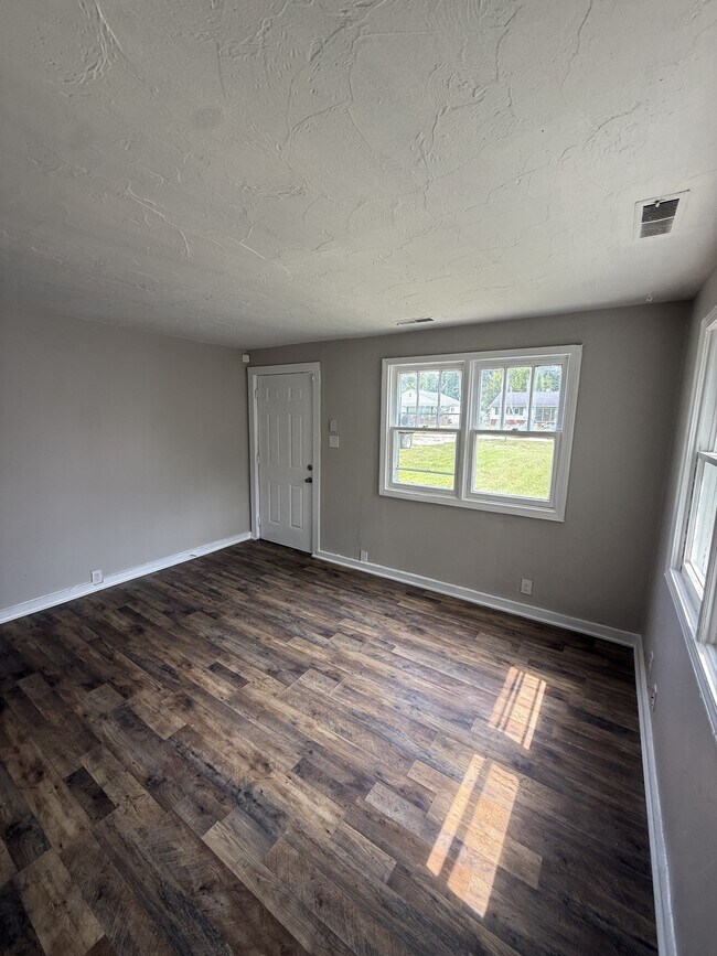 3411 Burton Pl