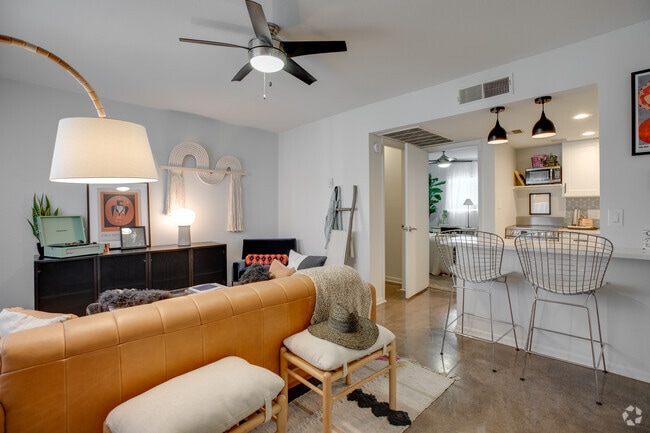1BR, 1BA - 450SF