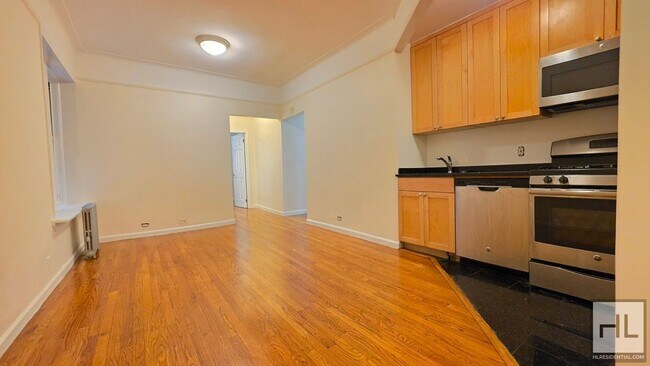 Photo - Spacious 3-Bed, 2-Bath with Classic Prewar Charm in Greenwich Village Unit 89