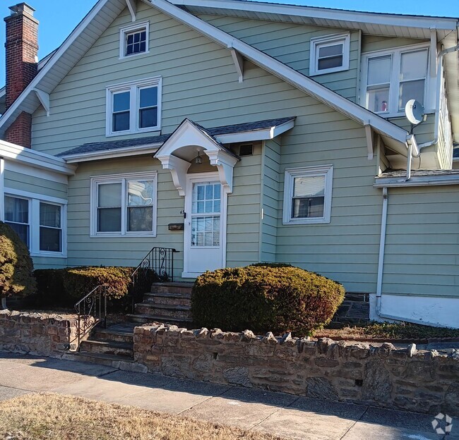 Building Photo - 1002 Pembroke Ave Unit A Rental