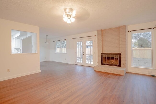 Photo - 2800 Bushnell Dr