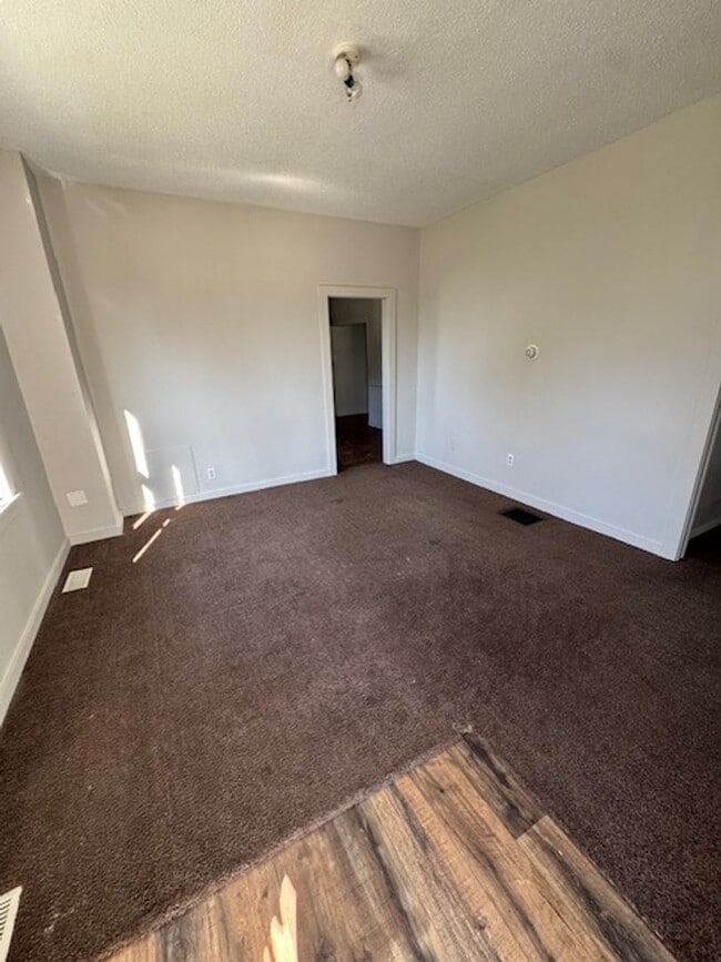 Photo - 2532 Miner St