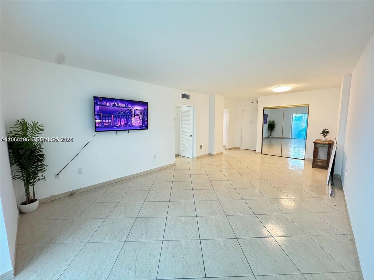 Photo - 400 Kings Point Dr Unit 320