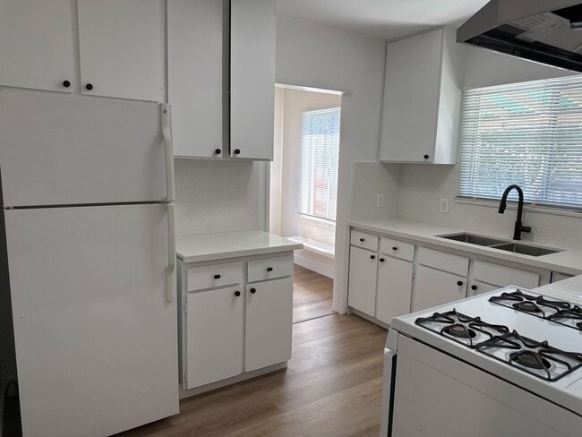 11294 Utopia Ave