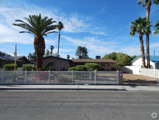 Building Photo - Vintage Vegas at its BEST!! This BEAUTIFUL... Rental