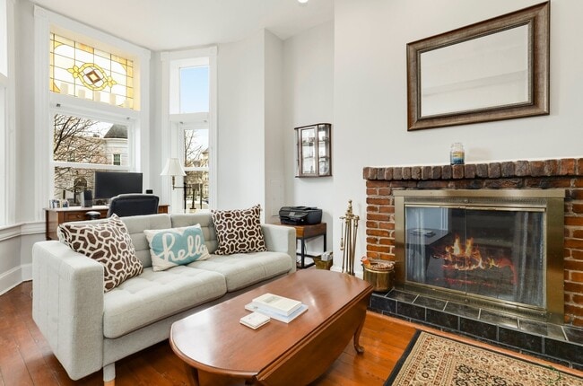 Photo - 704 12th St NE