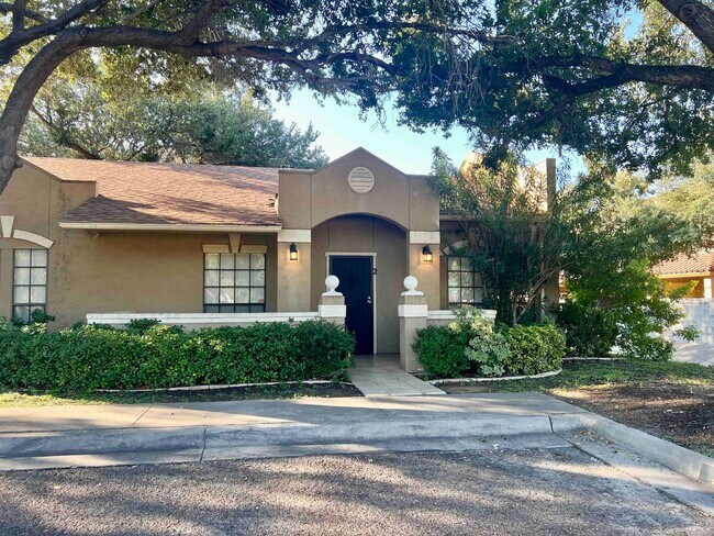 Photo - 601 St James Dr Unit 2