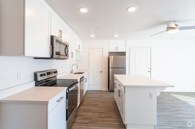 2 BR, 1 BA - 900 SF