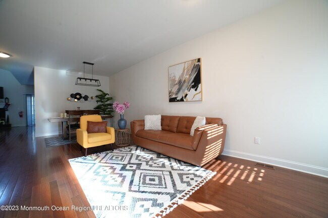 Photo - 23 McCormick Ave N