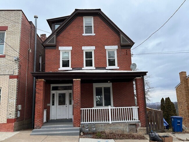 Photo - 4 br, 2.5 bath House - 2729 Custer Avenue