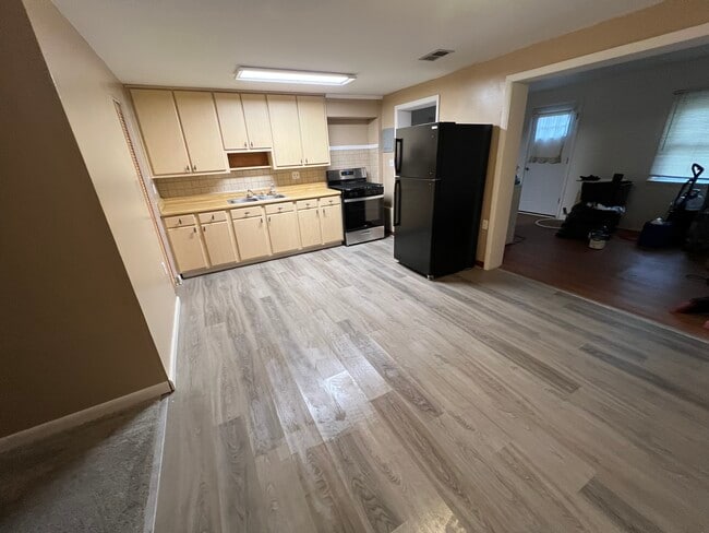 Photo - 7202 Sindall Rd