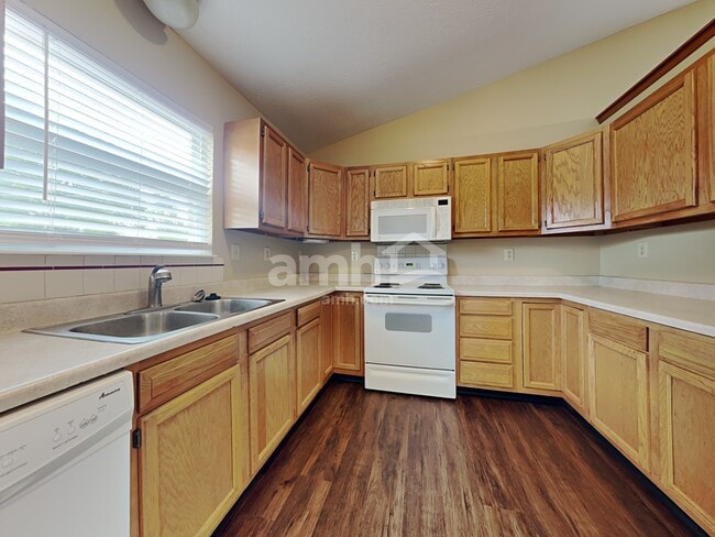 Photo - 333 Greenwood Ln