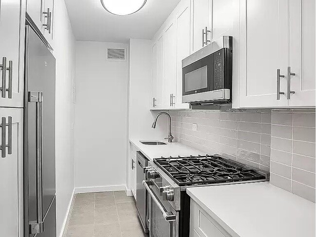 Photo - 159 W 53rd St
