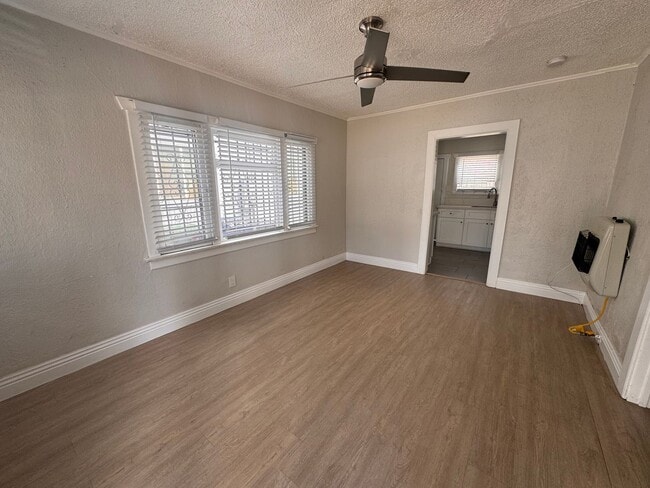 Building Photo - 4216 Woodlawn Ave Rental