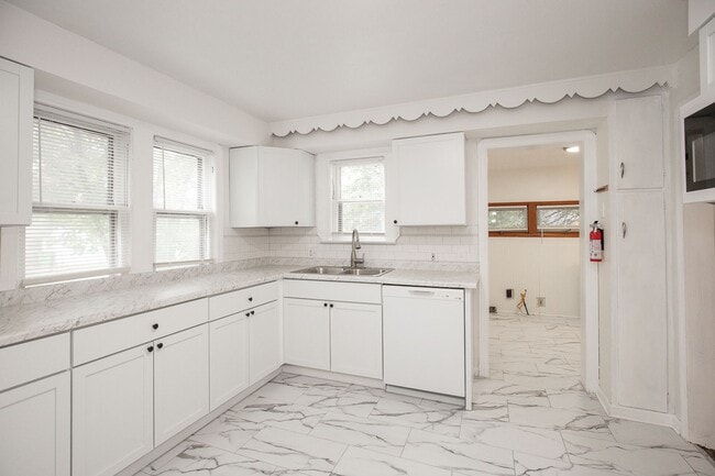 Photo - 21180 Westport Ave