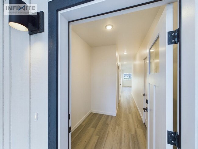 Photo - Wonderful 3 Bedroom End Unit