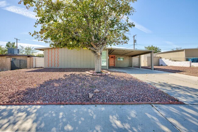 Building Photo - Stylish 4-Bedroom Single-Story Home with M...