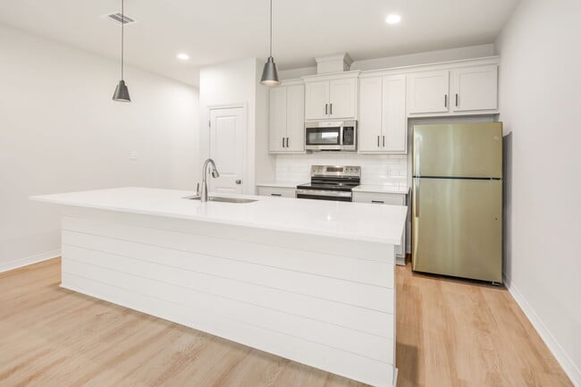 Photo - 266 Richards St