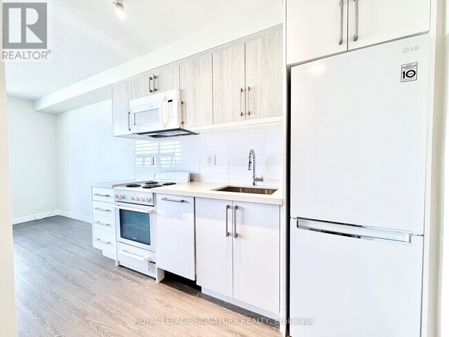 Photo - 1500 Bathurst St Unit 1206