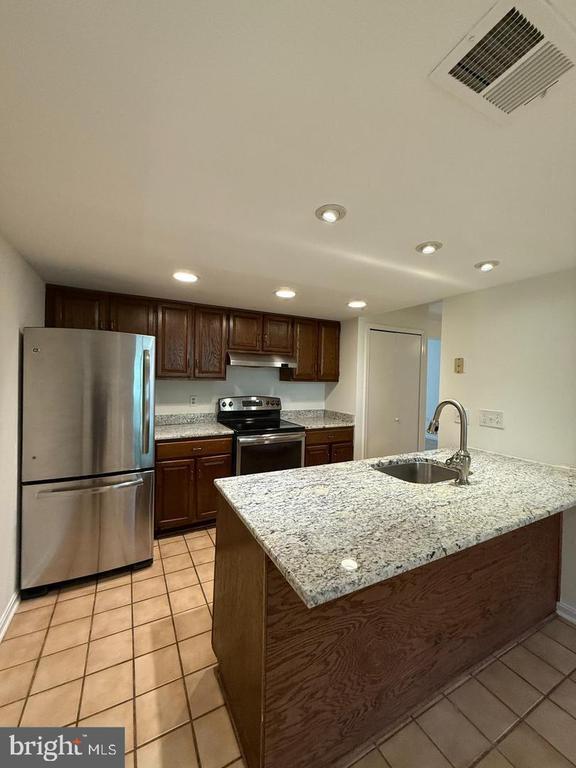 Photo - 11008 Saffold Way