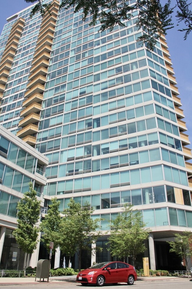 Building Photo - 1720 Maple Ave Unit 411 Rental