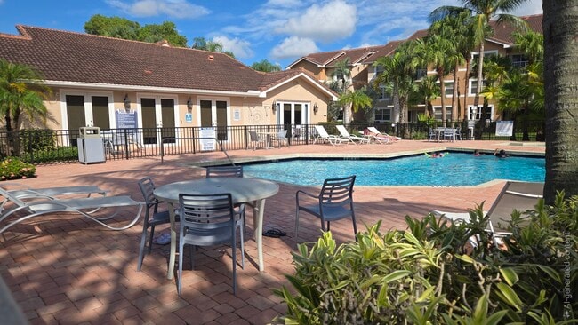 8851 Wiles Rd Unit 205