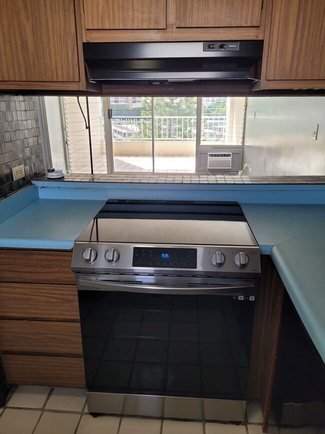 Photo - Newly Renovated 1bd, 1ba, Assigned 1pkg 648sqft. for $2200 Unidad 706