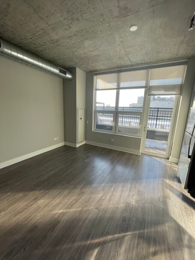 Photo - 106 W Polk St