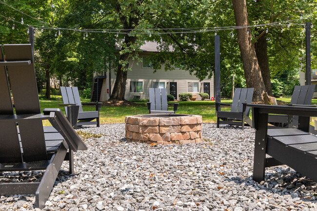 Fire Pit Area - Viewmont Pointe Apartments