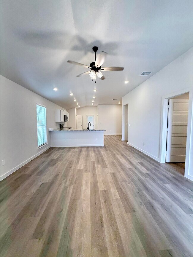 Photo - 2501 Kenwood Ave