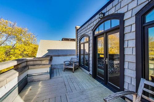 Photo - 1337 W Roscoe St