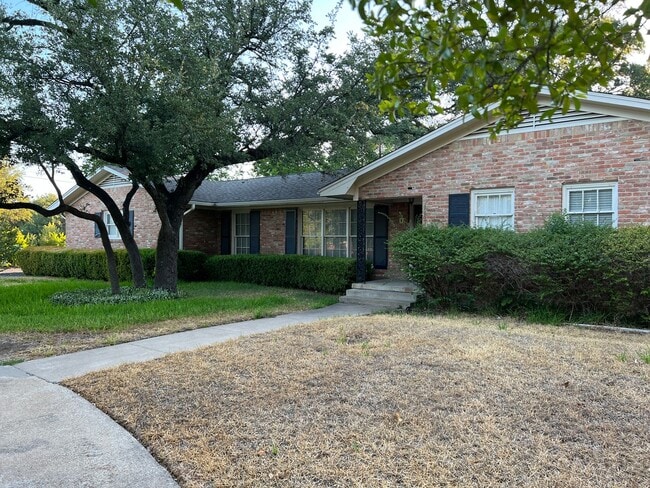 Building Photo - Single Family Home