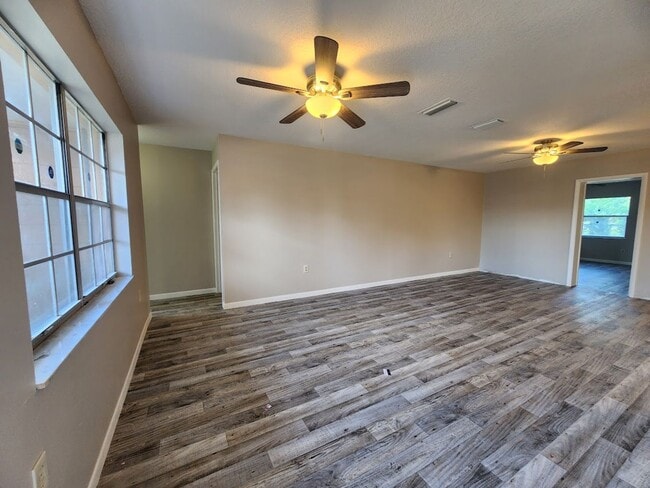 Photo - Bed 2 Bath, 2 car garage (SW Ocala/ Marion Oaks)