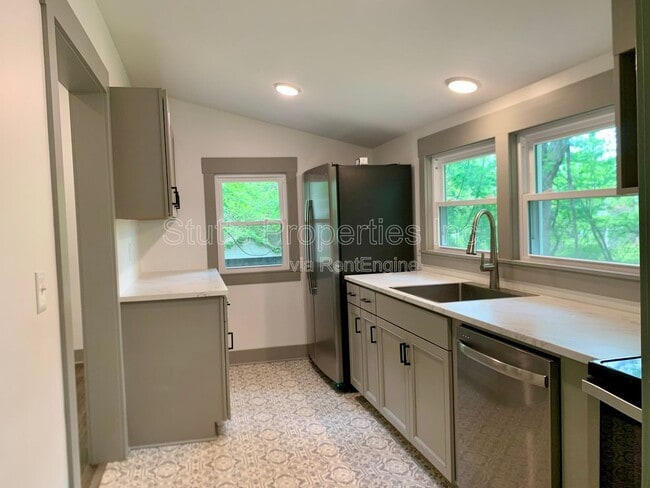 Photo - 617 Howell St