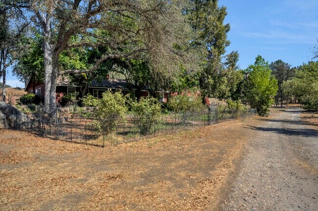 31638 Lodge Rd