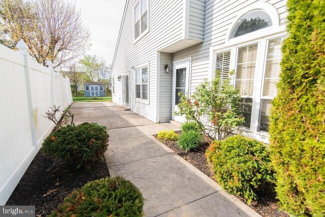 Photo - 239 Oakridge Dr