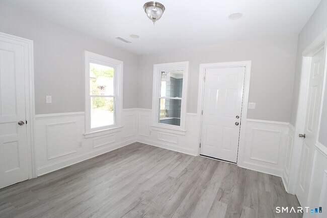 216 E Pearl St