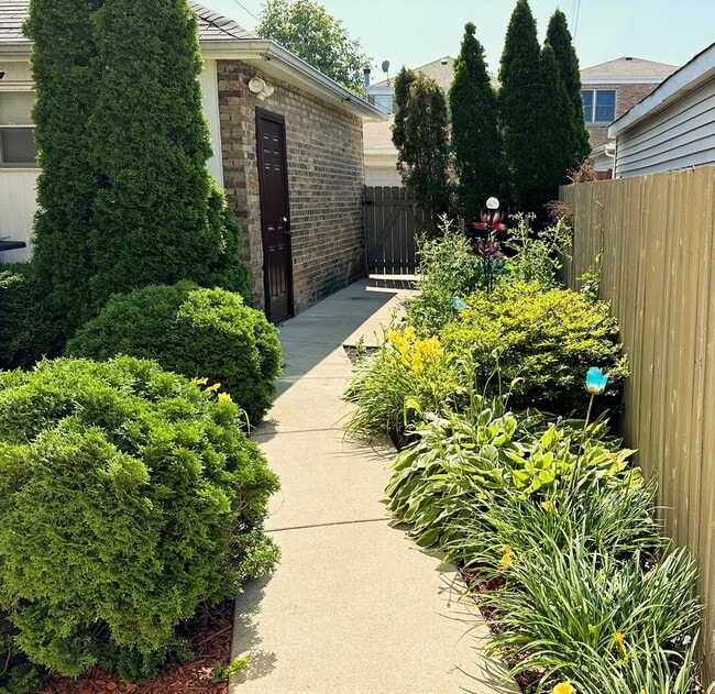 Photo - 5940 N Bernard St Unidad Garden